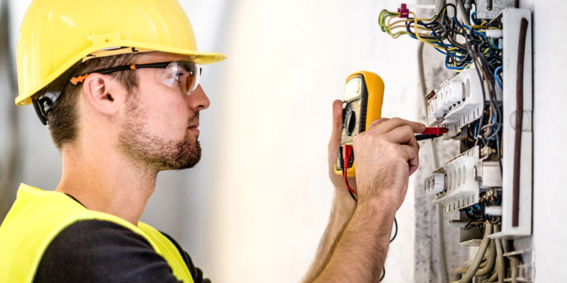 Guide to Hiring a Good Industrial Electrician