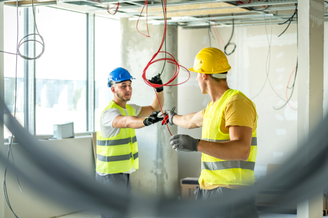 What Is the Difference Between a Commercial Electrician and a Residential Electrician?