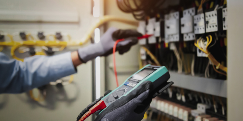 How to Tell if You Need Industrial Electrical Repair Services