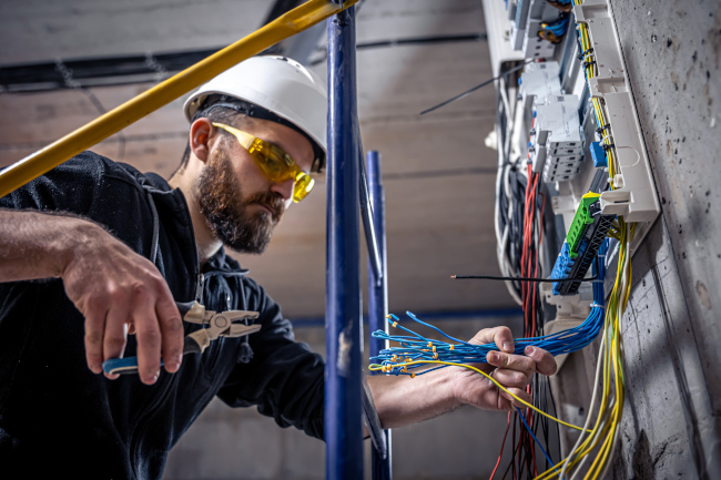Why You Should Choose a Master Electrician for Commercial Electrical Work