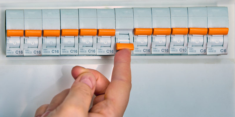Professional vs. DIY Electrical Troubleshooting: When to Call the Experts