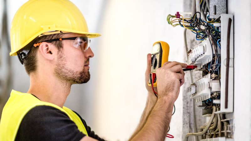 When to Hire a Commercial Electrician